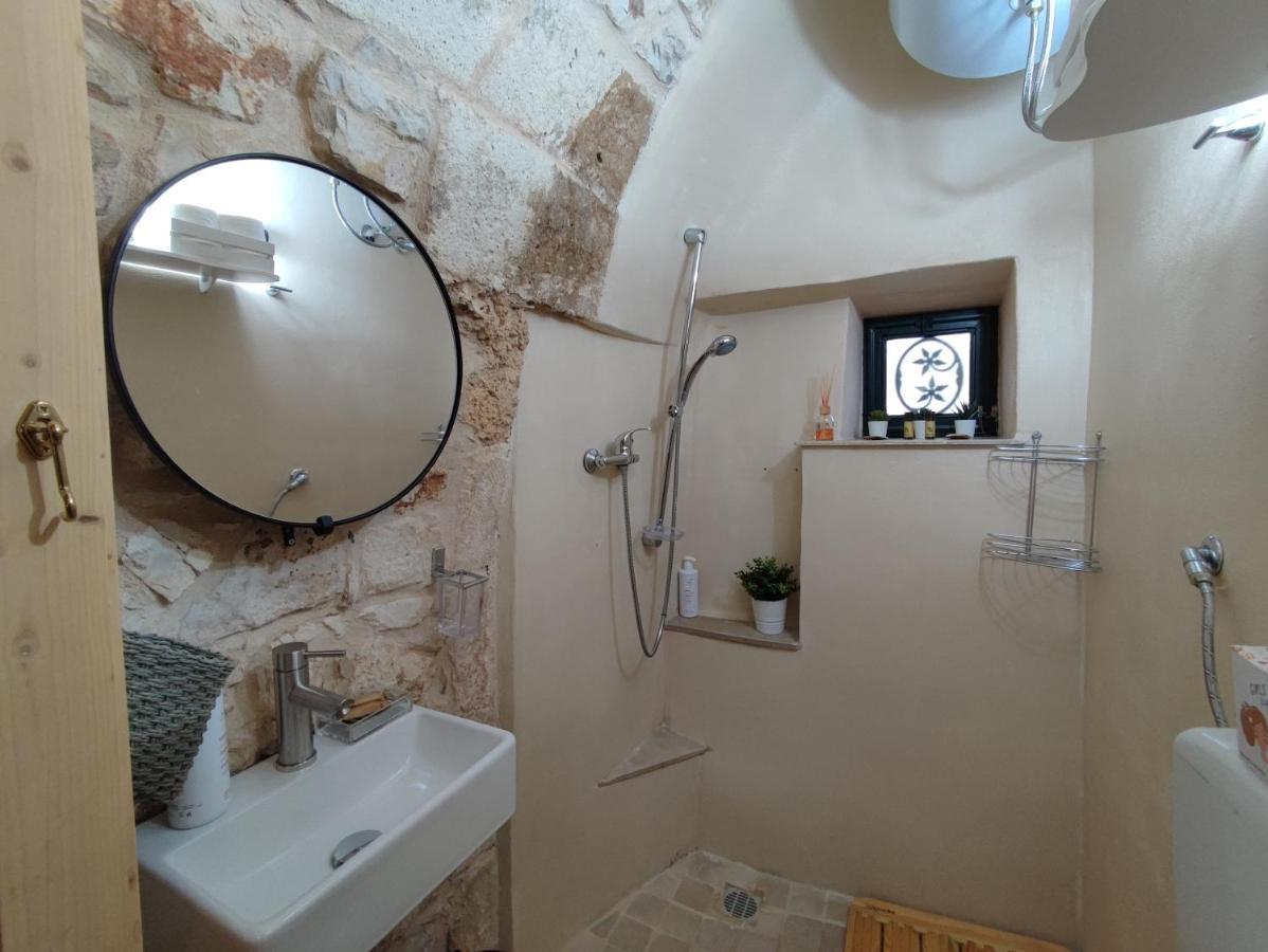 Living Stone Villa Остуни Екстериор снимка